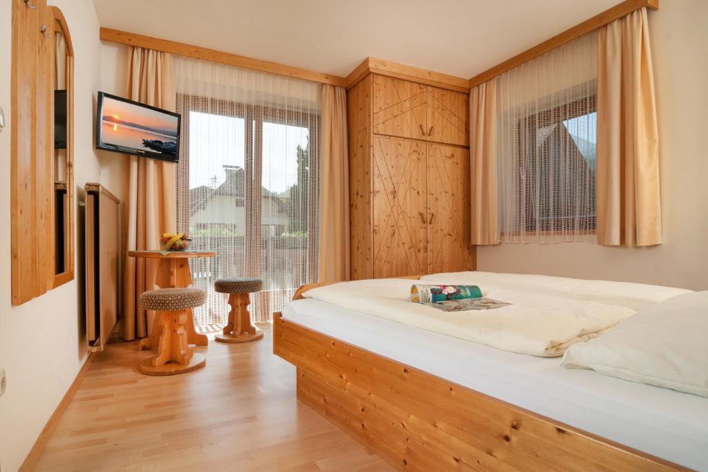 Hubertushof Hotel Latschach ober dem Faakersee Kamer foto