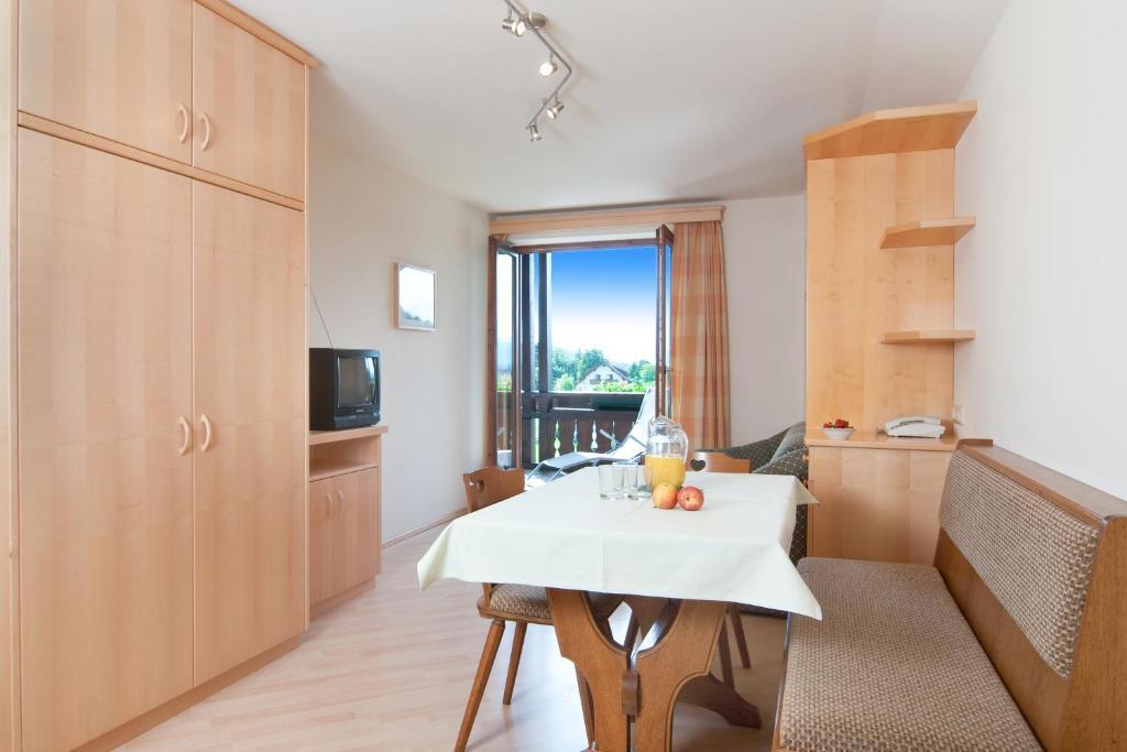 Hubertushof Hotel Latschach ober dem Faakersee Kamer foto