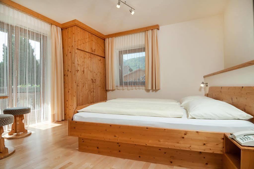 Hubertushof Hotel Latschach ober dem Faakersee Buitenkant foto